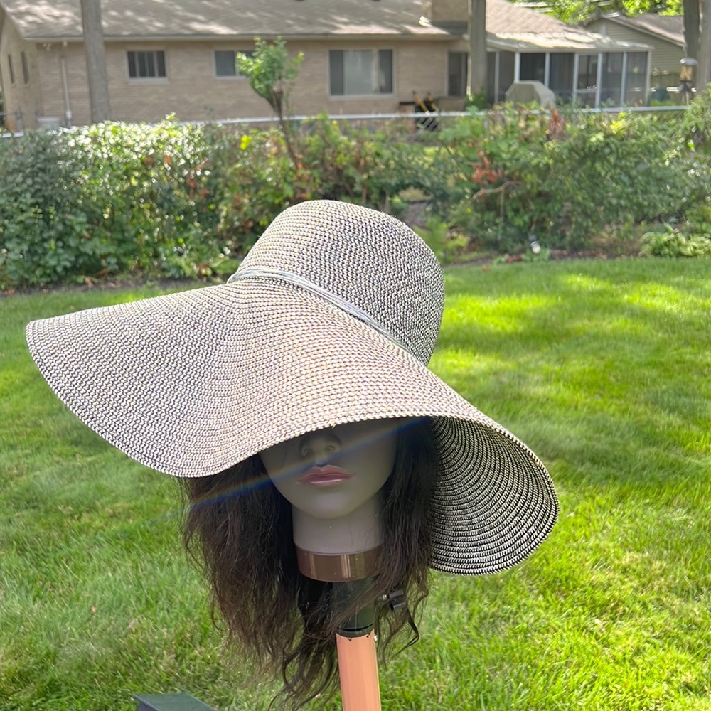 Black and white floppy hat excellent for Derby Lovers one size fits all!